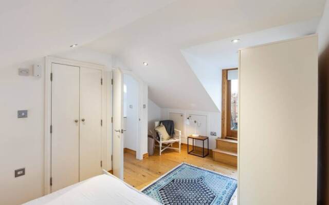 Modern & Cosy Three Bedroom Apartment in Queen's Park