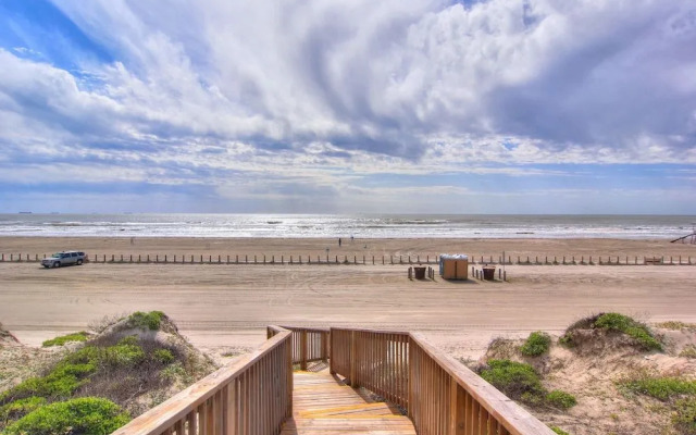 Vista Grande 932 by RedAwning