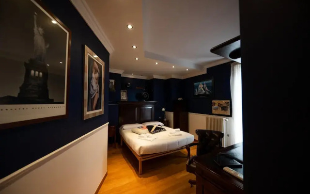 Navy Apartment by Wonderful Italy