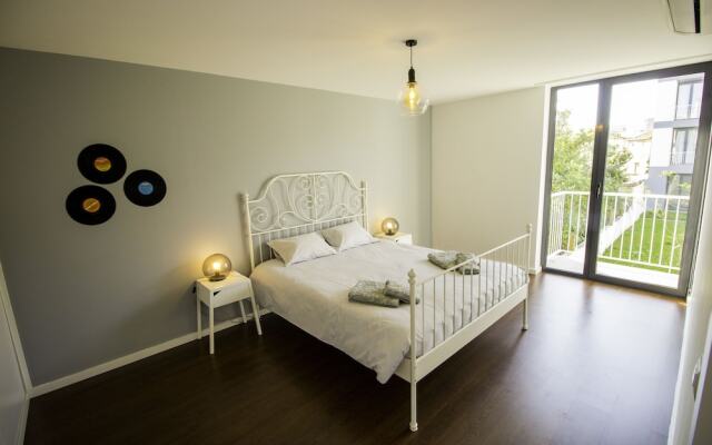 Guest H4U Bonjardim Pop Art City Center