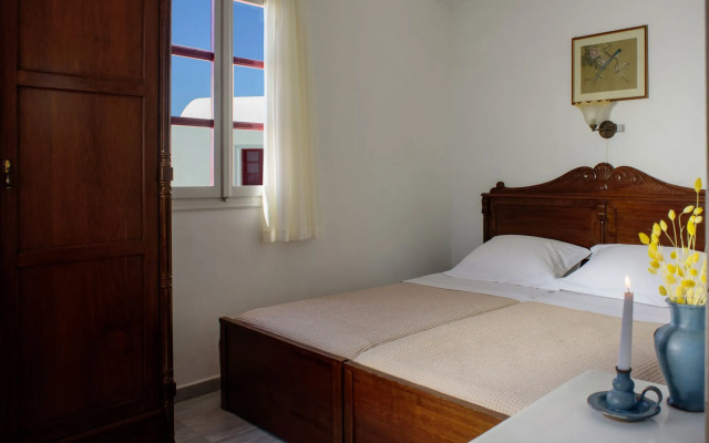 Nikos Villas