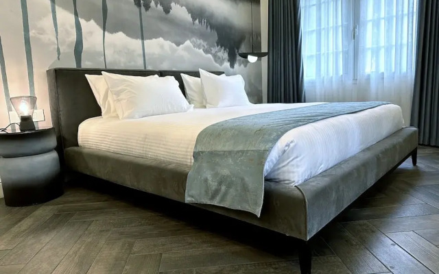 10 Stories Hotel