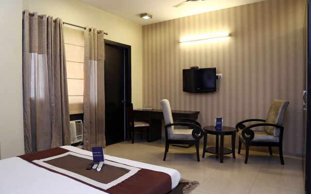 FabHotel Signature Cyber Park
