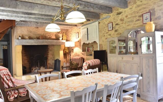 Beautiful Holiday Home in Wooded Grounds Near Villefranche-du-périgord