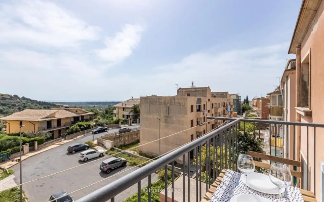 Owl Home in Noto With 2 Bedrooms and 1 Bathrooms