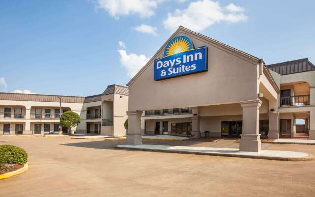 Days Inn & Suites by Wyndham Tyler