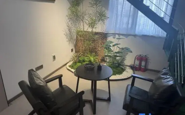 Kaifeng Tiandou Homestay (Jinming Square)