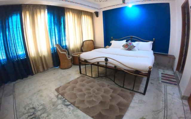 Little Peepal House