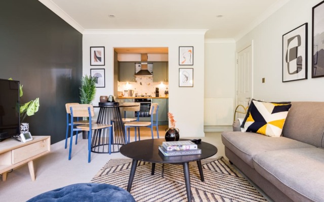 The Brockwell Park Escape - Bright 2BDR Flat with Parking