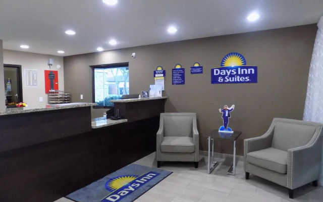 Days Inn & Suites by Wyndham Monroe
