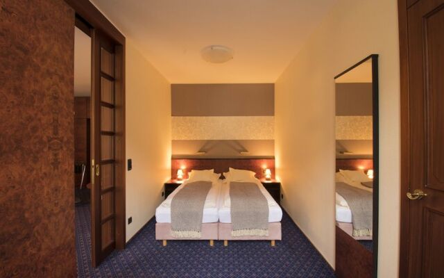 Vintage Hotel Twenty-eight
