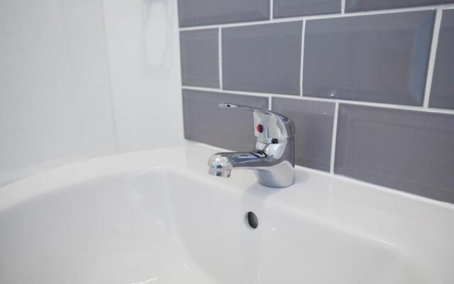 Spire View - 1 Bedroom, sleeps 4, parking Wifi