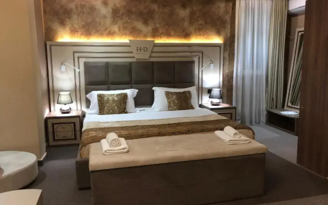 Hotel Deluxe