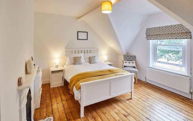 Host Stay Oakwood