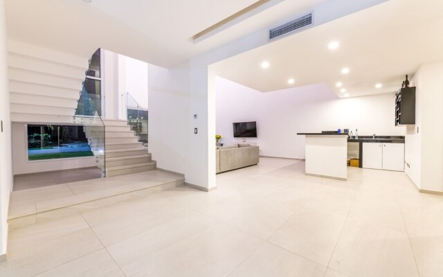 Ultra Modern Villa with Chef & Maid