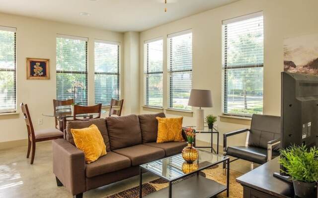 Bright Apartments by Frontdesk