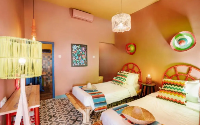 Por Aqui Stay & Dine