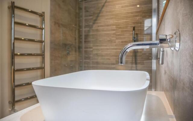 Padstow Escapes - The Long Room Luxury Apartment