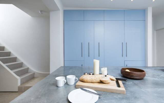 Stylish and Spacious 2BR House in Hammersmith