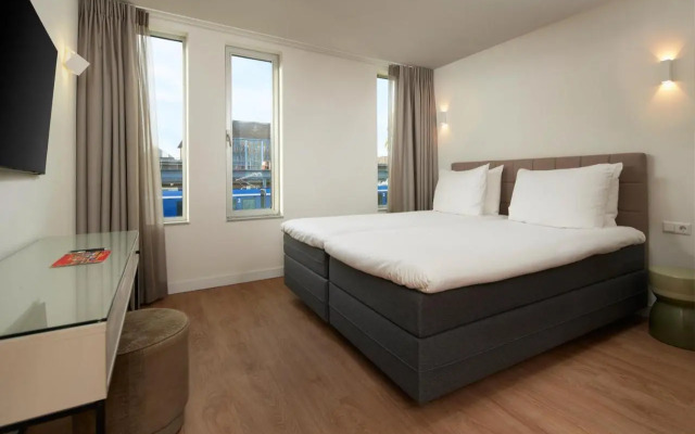 Golden Tulip Amsterdam Art
