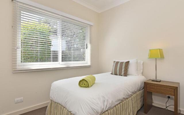 Wangi Lakehouse - renovated Lake Macquarie lakefront Location