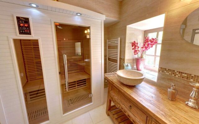 Le Mas des 5 Fontaines. Chambres d'hôtes