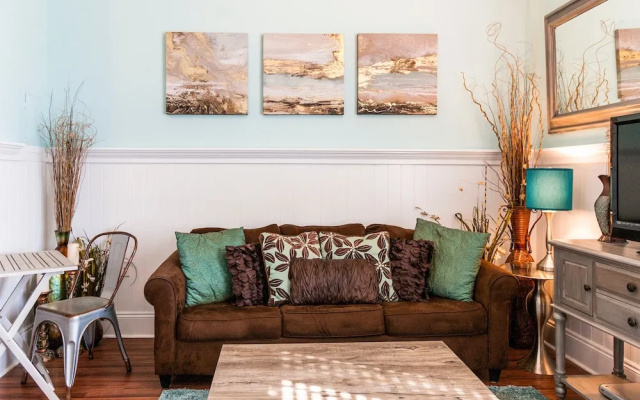 Cozy Seacrest Studio Condo by RedAwning