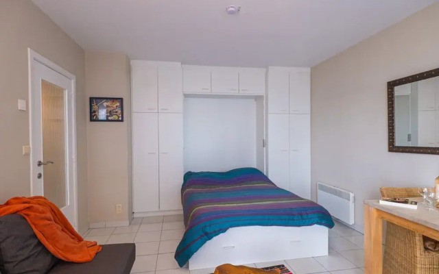 Studio Retreat With Sunny Terrace