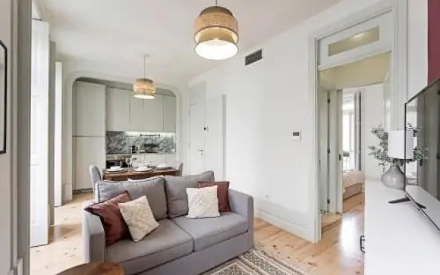 Camões Flat w/ AC & Balcony by LovelyStay