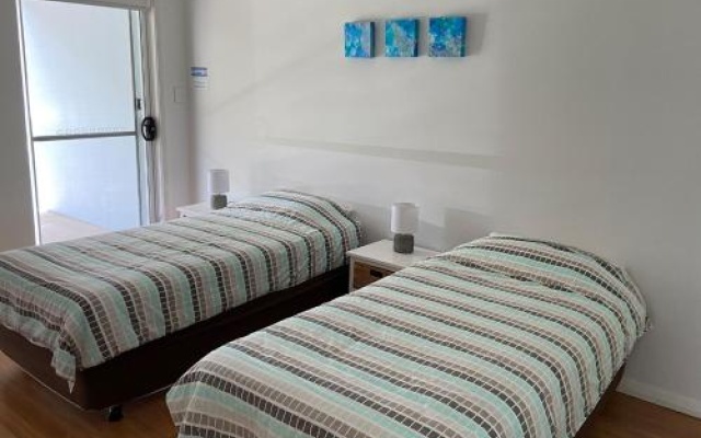 Ultimate Beach House' 19a Graham Street - views , peace & quiet – Guest Rooms – Anna Bay