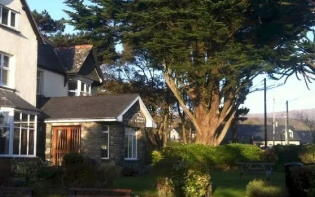 Cadwgan House Hotel