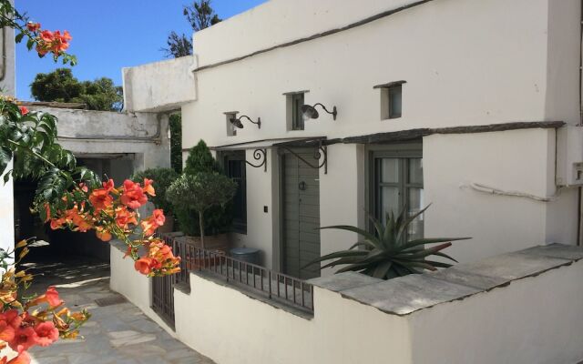 Tinos E Houses