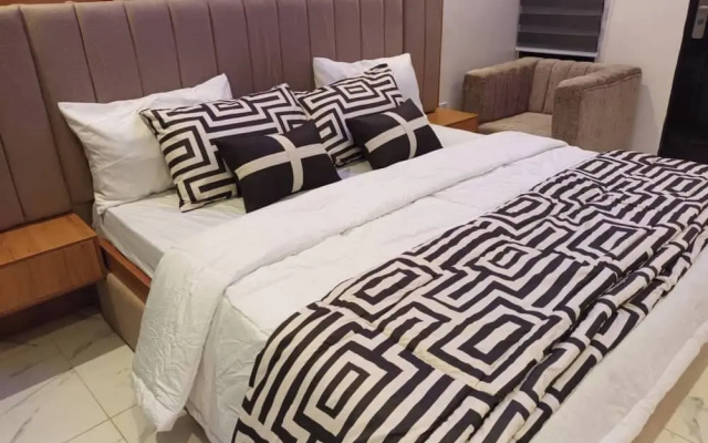 Less2more Luxury Suites - Comfort in Style