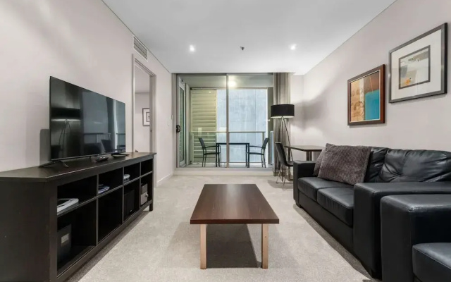 2-bed City Retreat With Gym and Pool Access