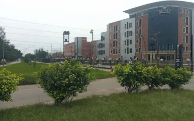 Rento Hotel and Suites
