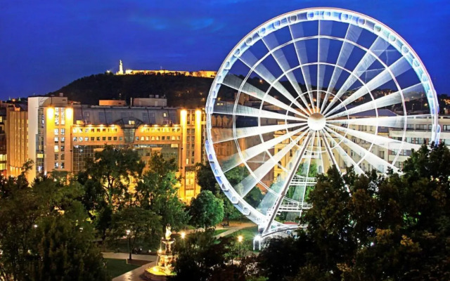 120M2 LUXURY CONDO with SAUNA, JACUZZI, CINEMA In Downtown Budapest