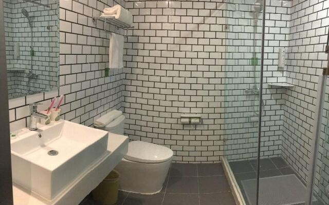 Hi Inn Beijing Yonghegong Metro Station