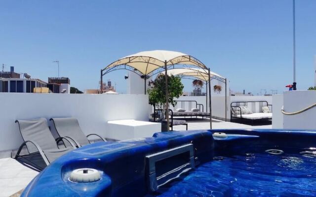 Pura Vida Beach Suites