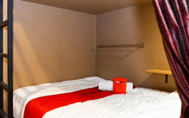 RedDoorz Hostel @ DI Panjaitan Simpang Lima