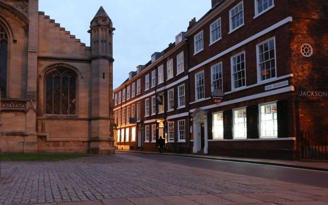 Guy Fawkes Inn