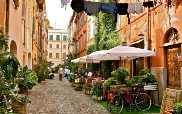 Charming Little Flat in the Heart of Trastevere