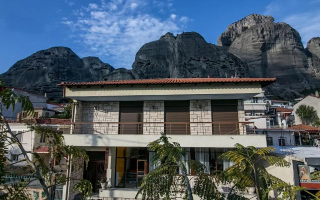 The Holy Rock - Hostel at meteora