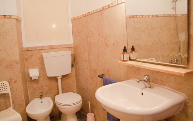 ALFAMA 3B - Balby's Bed&Breakfast