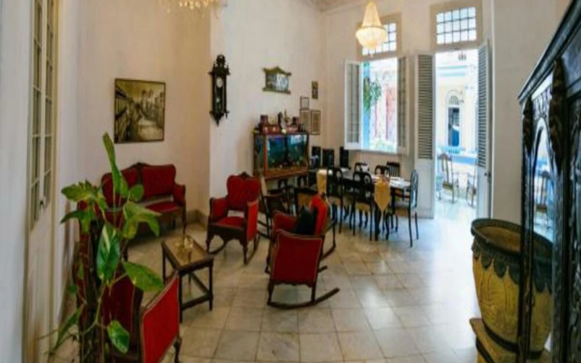 Casa Colonial Abogados Leonardo y Angela