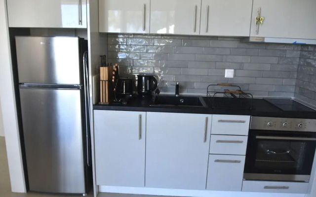 Villasleeps10-garden-freeparking-pool-ac
