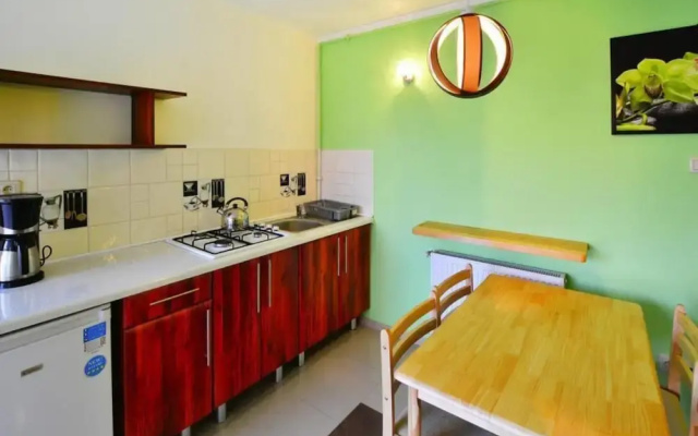 Spacious Holiday Home With Private Garden