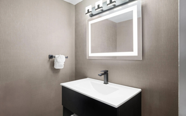 Ramada Plaza by Wyndham Regina Downtown