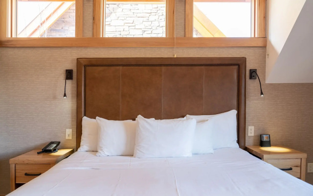 Moose Hotel And Suites