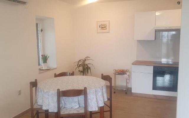 Modern Luxury 2-bedroom apt With Balcony & Patio