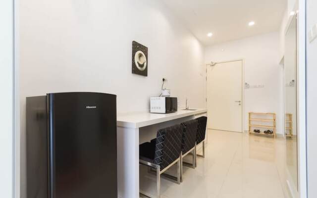 Summertime Maritime Suites